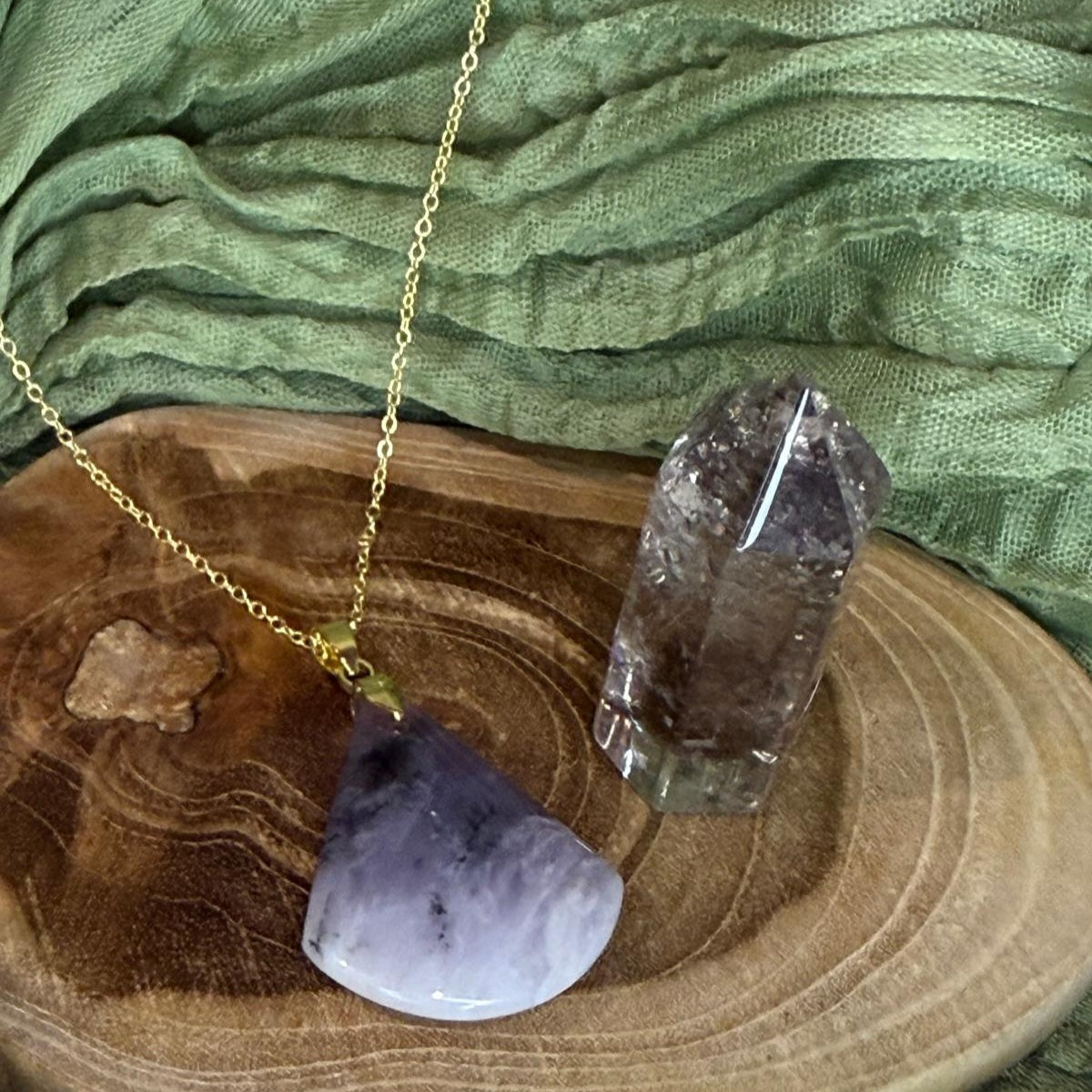 'Veil of Dawn' Prndant