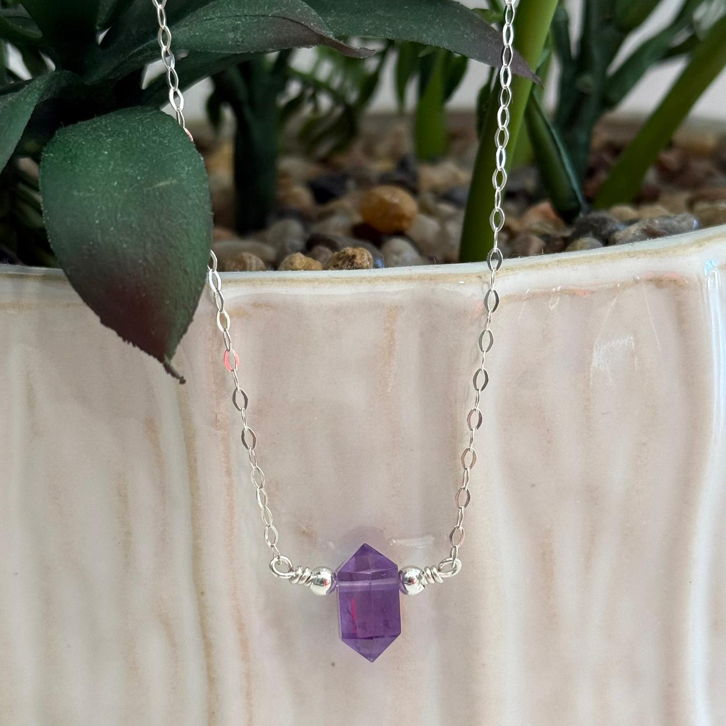 An Chroí Corcra Pendant (Purple Heart Flower))