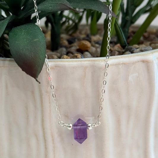 An Chroí Corcra Pendant (Purple Heart Flower))