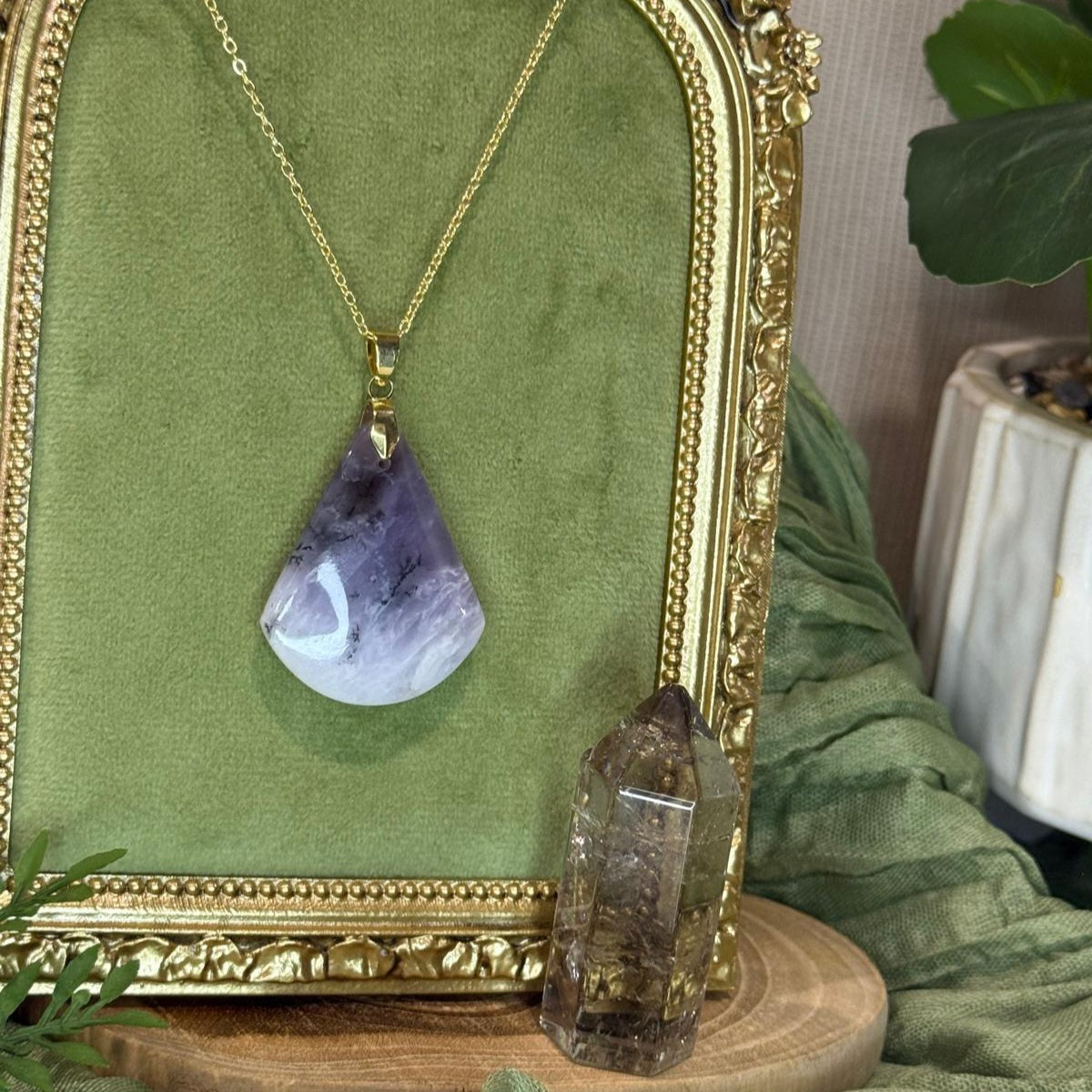 'Veil of Dawn' Prndant