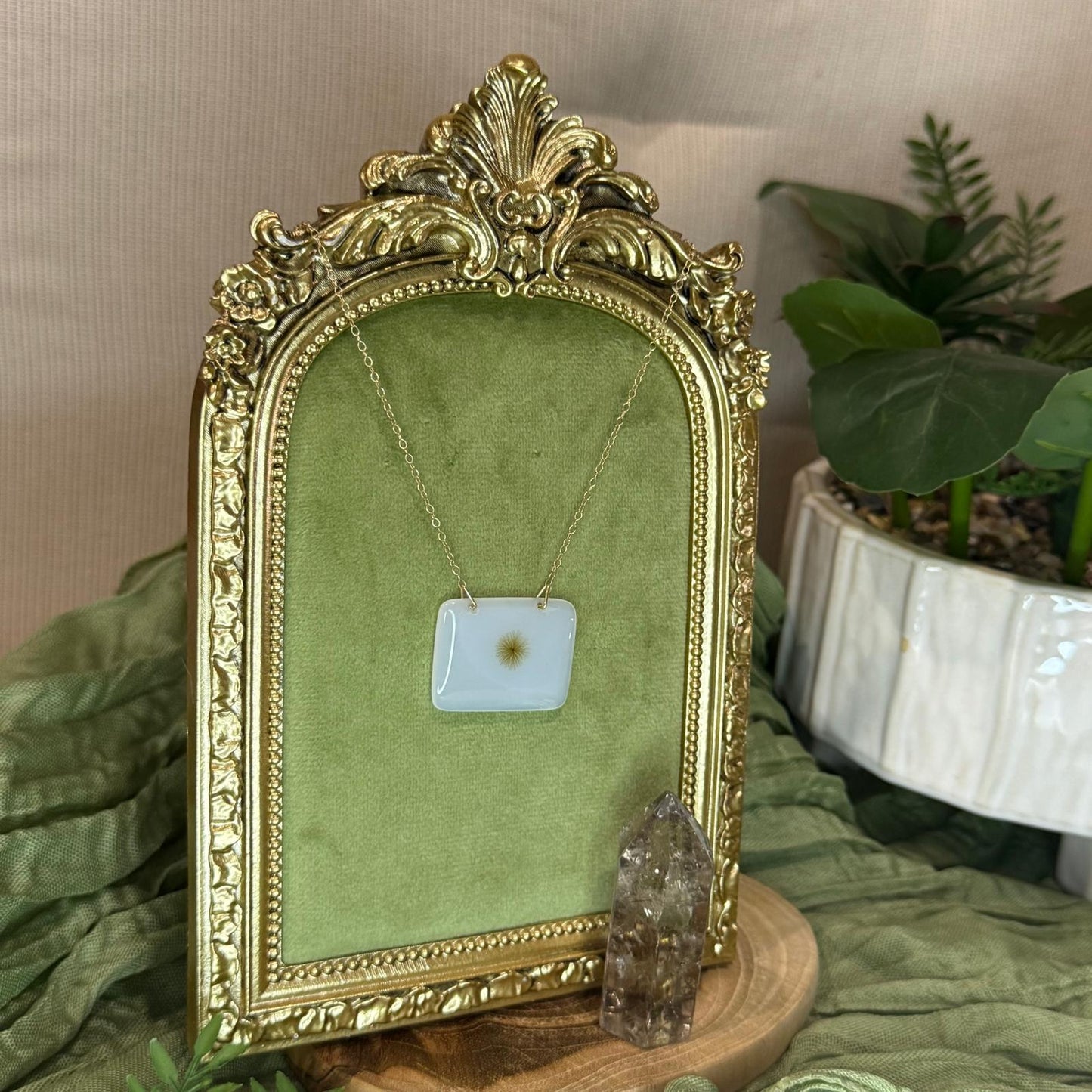 'Earth's Daisy' Pendant